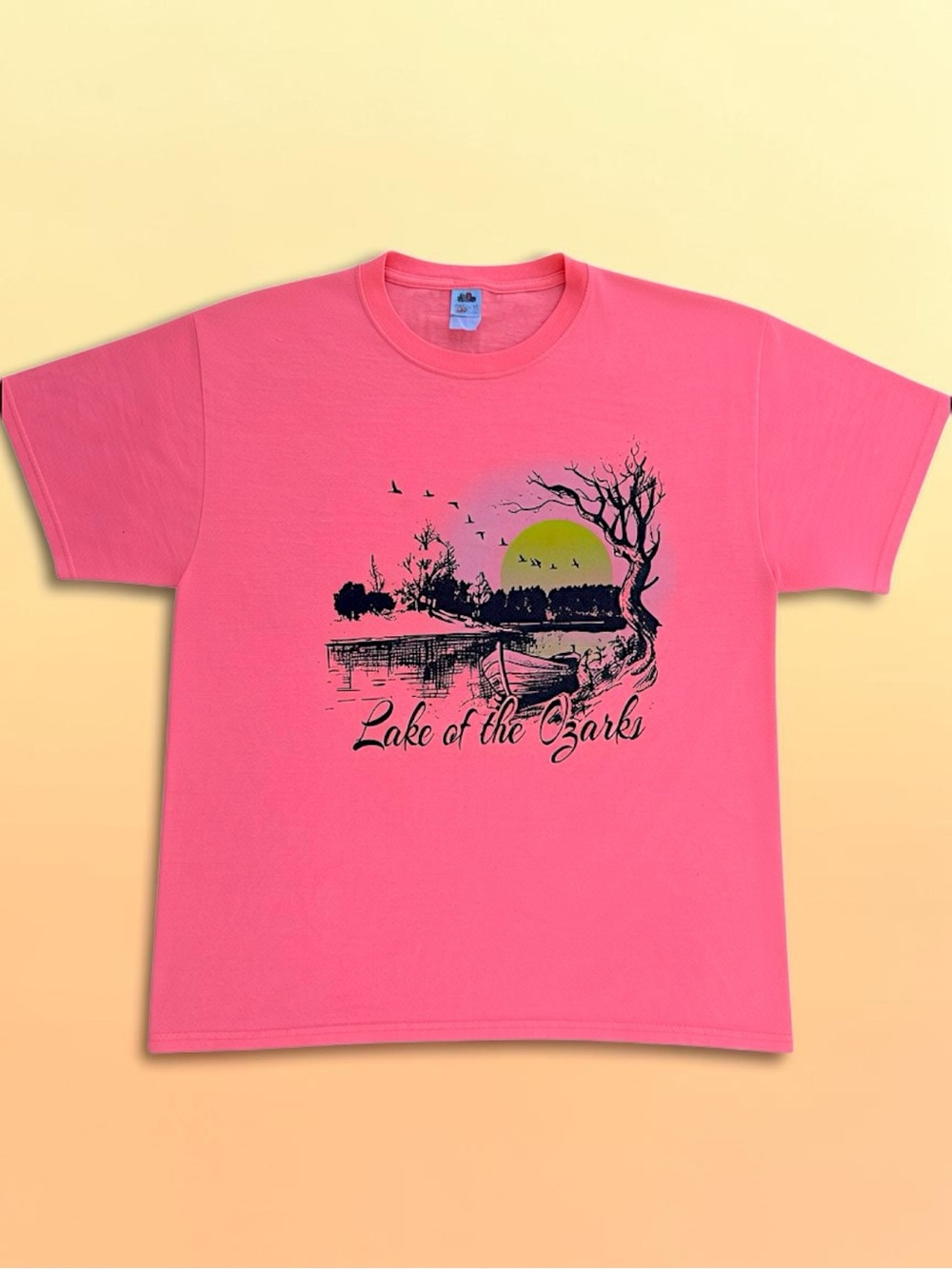 ✨VINTAGE✨FRUIT OF THE LOOM✨ LAKE OF THE OZARKS GRAPHIC TEE IN NEON PINK